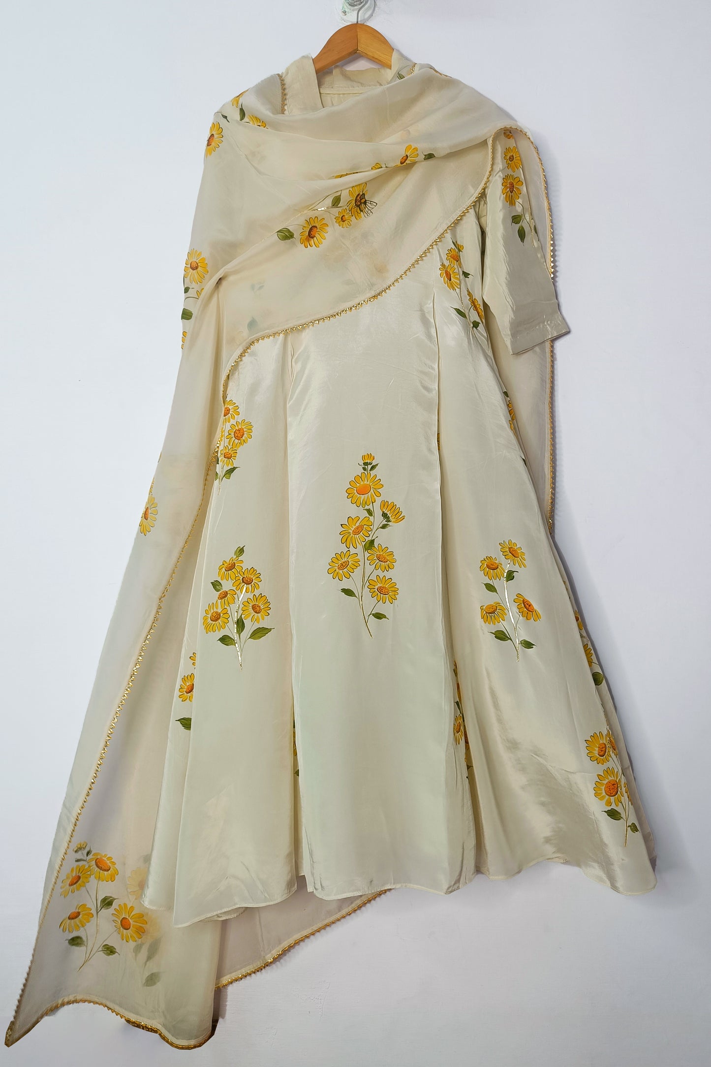 WHITE DAISY FLORAL ANARKALI