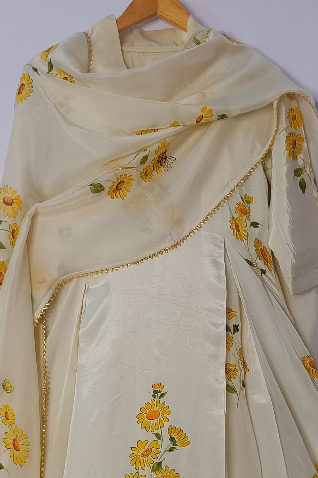 WHITE DAISY FLORAL ANARKALI